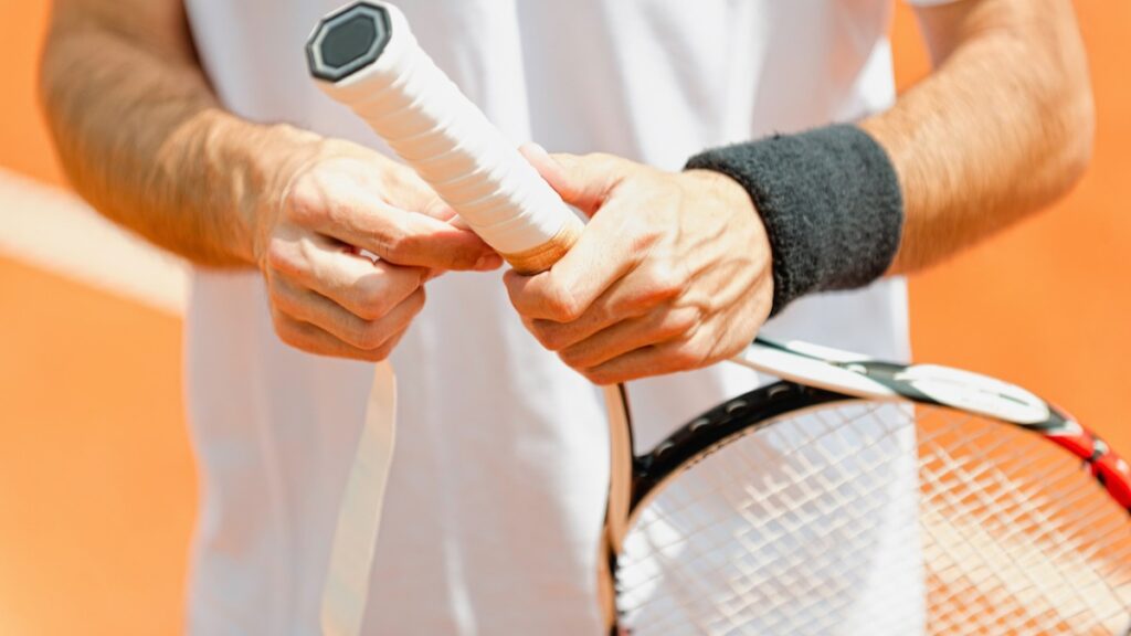 HOW TO CHANGE YOUR TENNIS OVERGRIP?