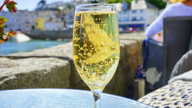 How to Enjoy Sparkling Wine without Overindulging in Alcoholic Spirits